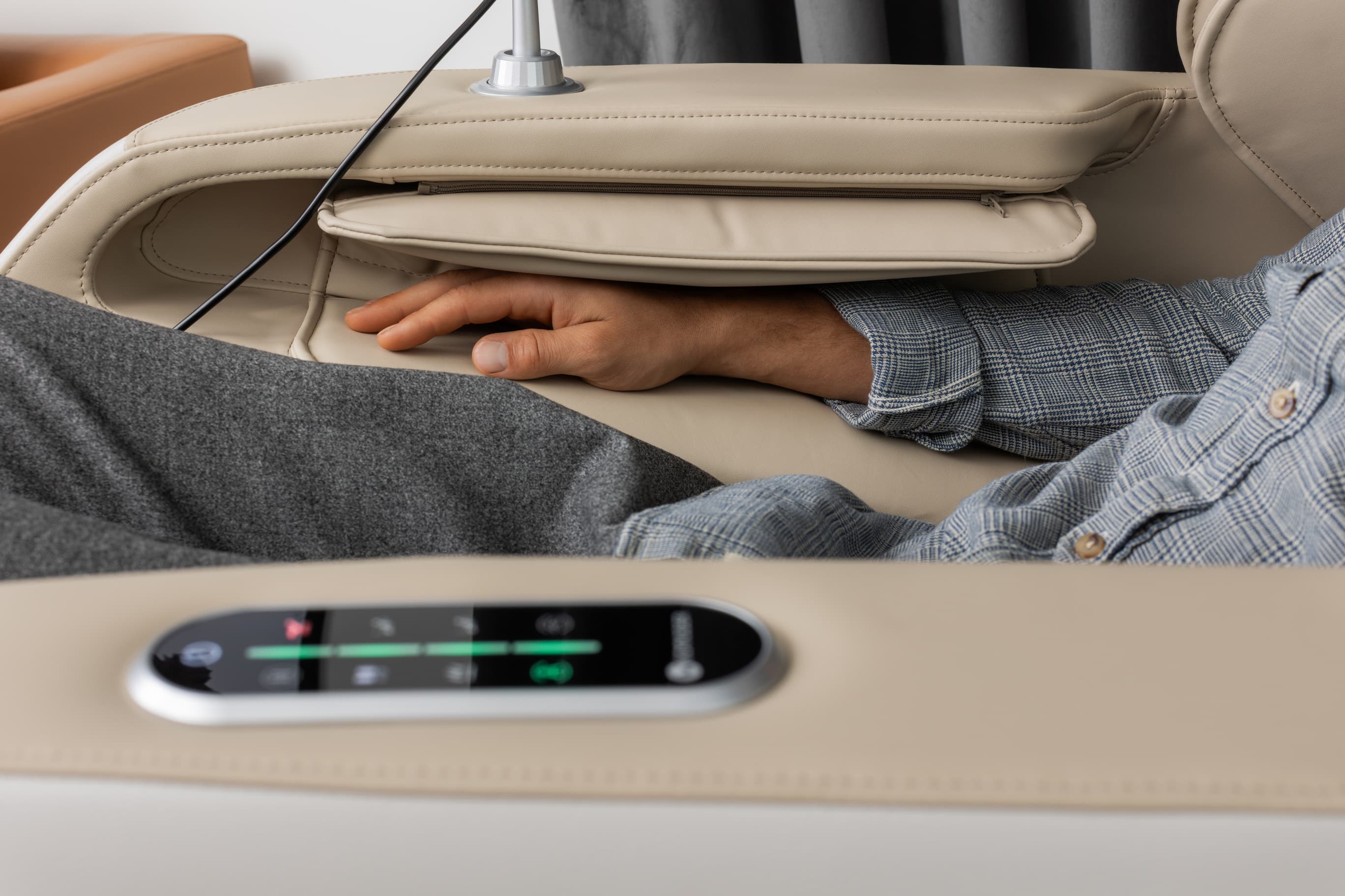 Vollständige Massage der Arme und Hände